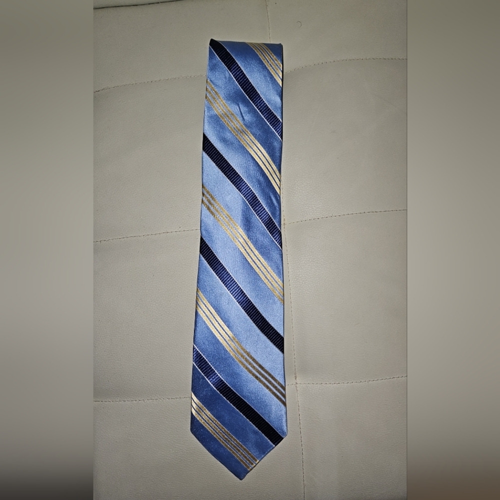 Tommy Hilfigure Elegant Blue and Gold Striped Tie